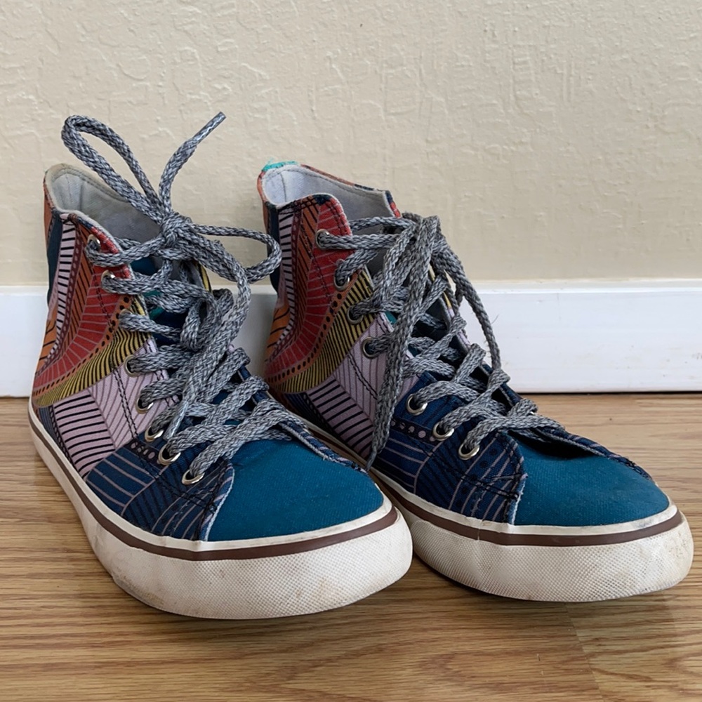 Inkkas high tops, blue/multi, women’s size 8.